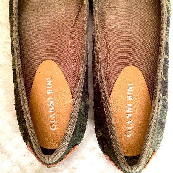 Gianni Bini Flat Shoes, 6.5 M, Combat Green - Picture 6 of 8